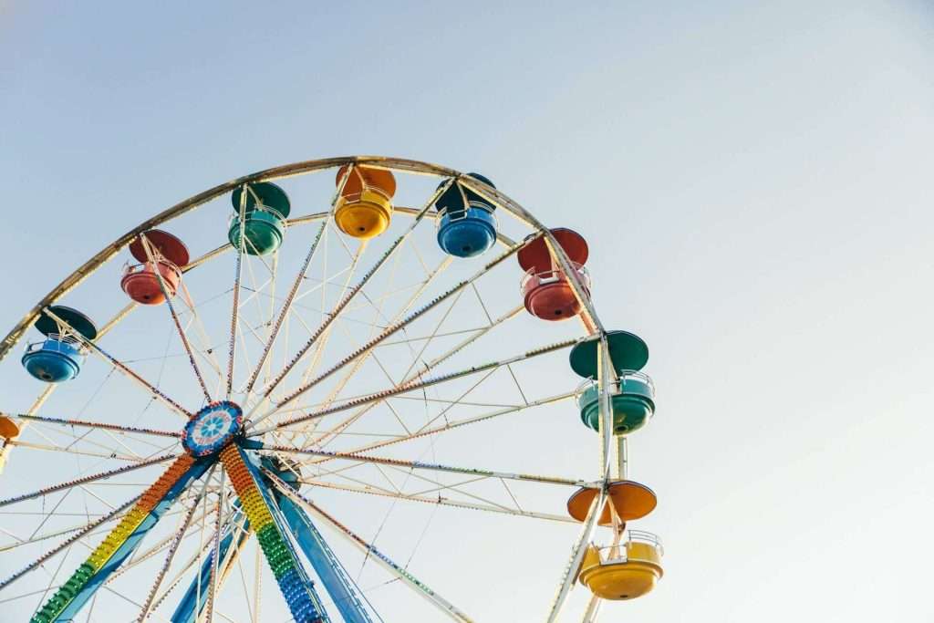 Ferris wheel against a blue sky for the role of marketing blog.